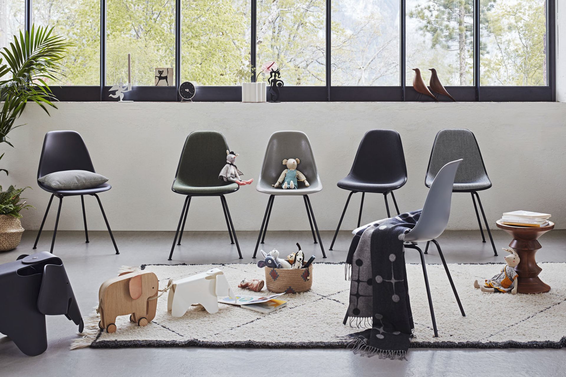 Eames plastic side shop chair dsx